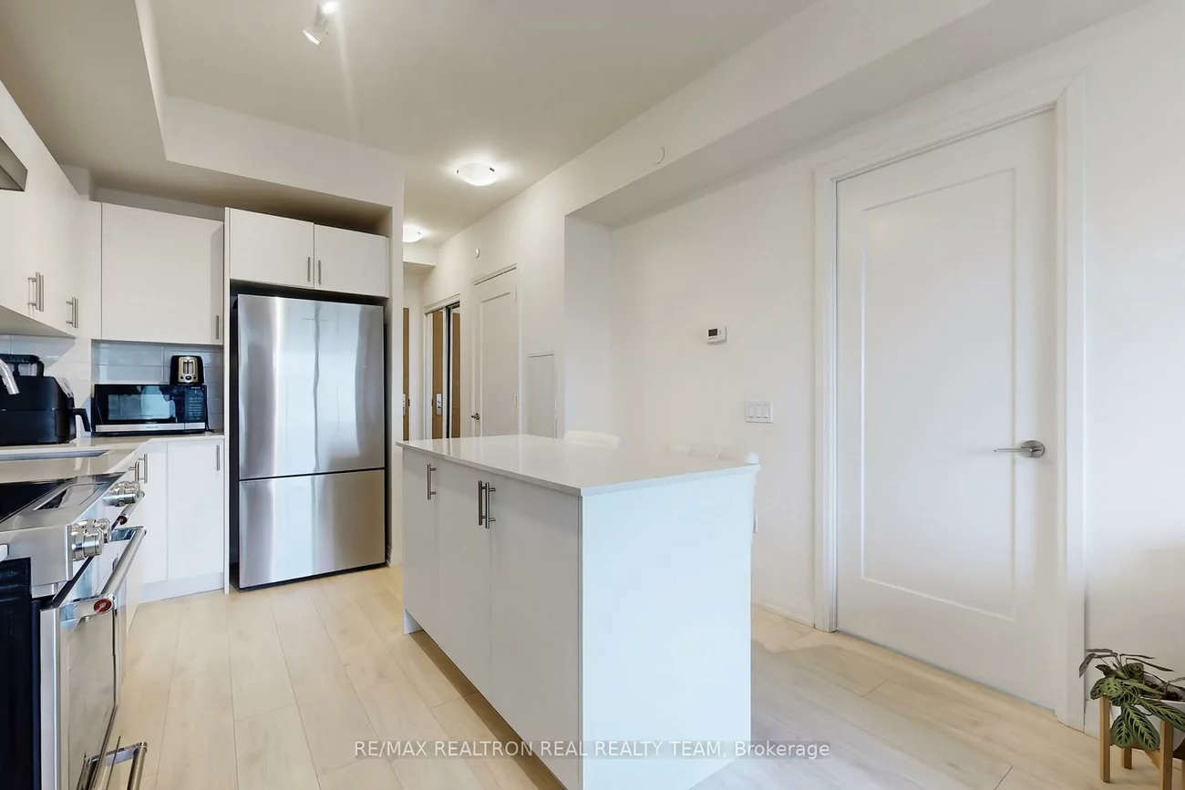 8960, Jane, Vellore Village, Vaughan