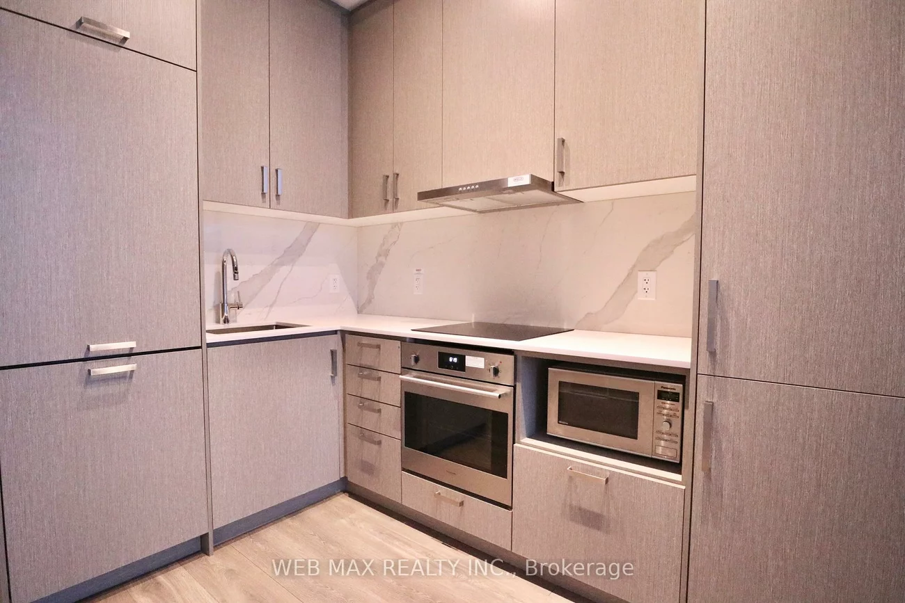 60, Honeycrisp, Vaughan Corporate Centre, Vaughan