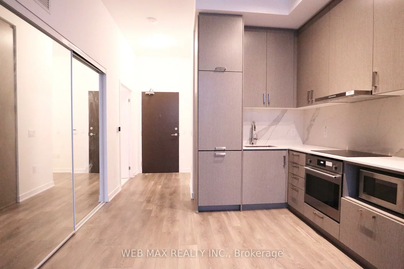 60, Honeycrisp, Vaughan Corporate Centre, Vaughan