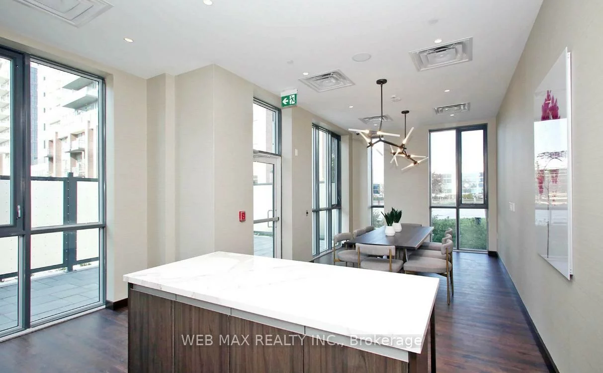 60, Honeycrisp, Vaughan Corporate Centre, Vaughan