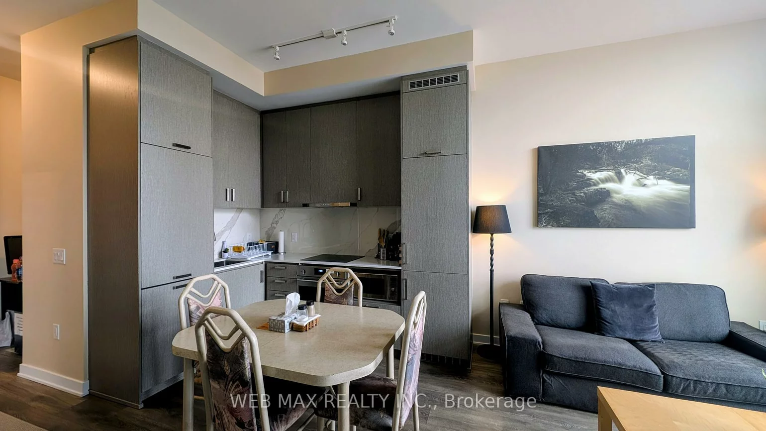 60, Honeycrisp, Vaughan Corporate Centre, Vaughan