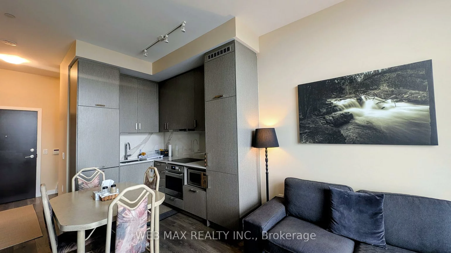 60, Honeycrisp, Vaughan Corporate Centre, Vaughan