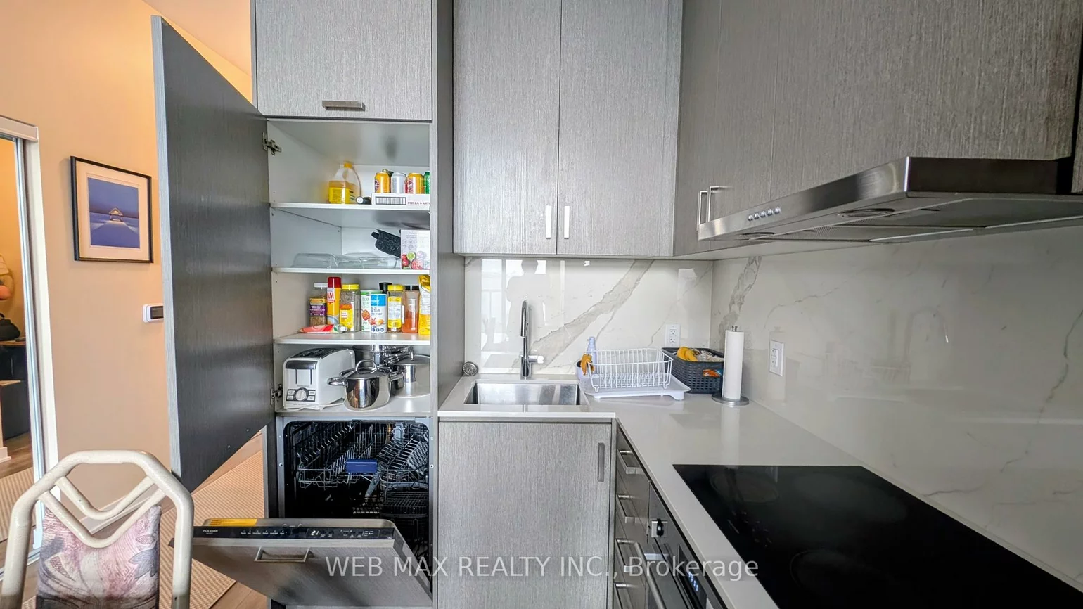 60, Honeycrisp, Vaughan Corporate Centre, Vaughan