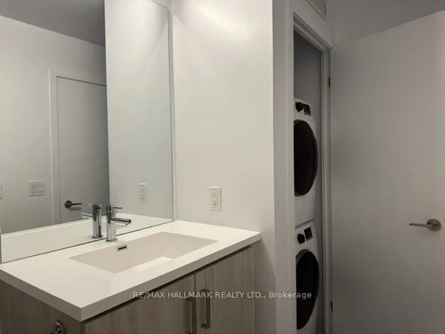 38, Honeycrisp, Vaughan Corporate Centre, Vaughan