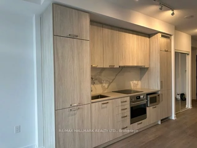 38, Honeycrisp, Vaughan Corporate Centre, Vaughan