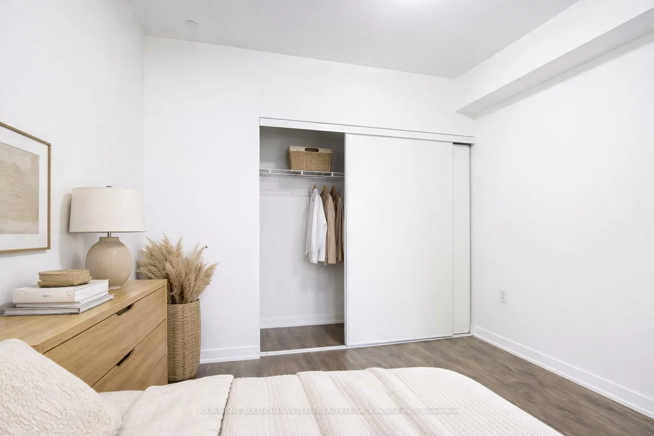 38, Honeycrisp, Vaughan Corporate Centre, Vaughan