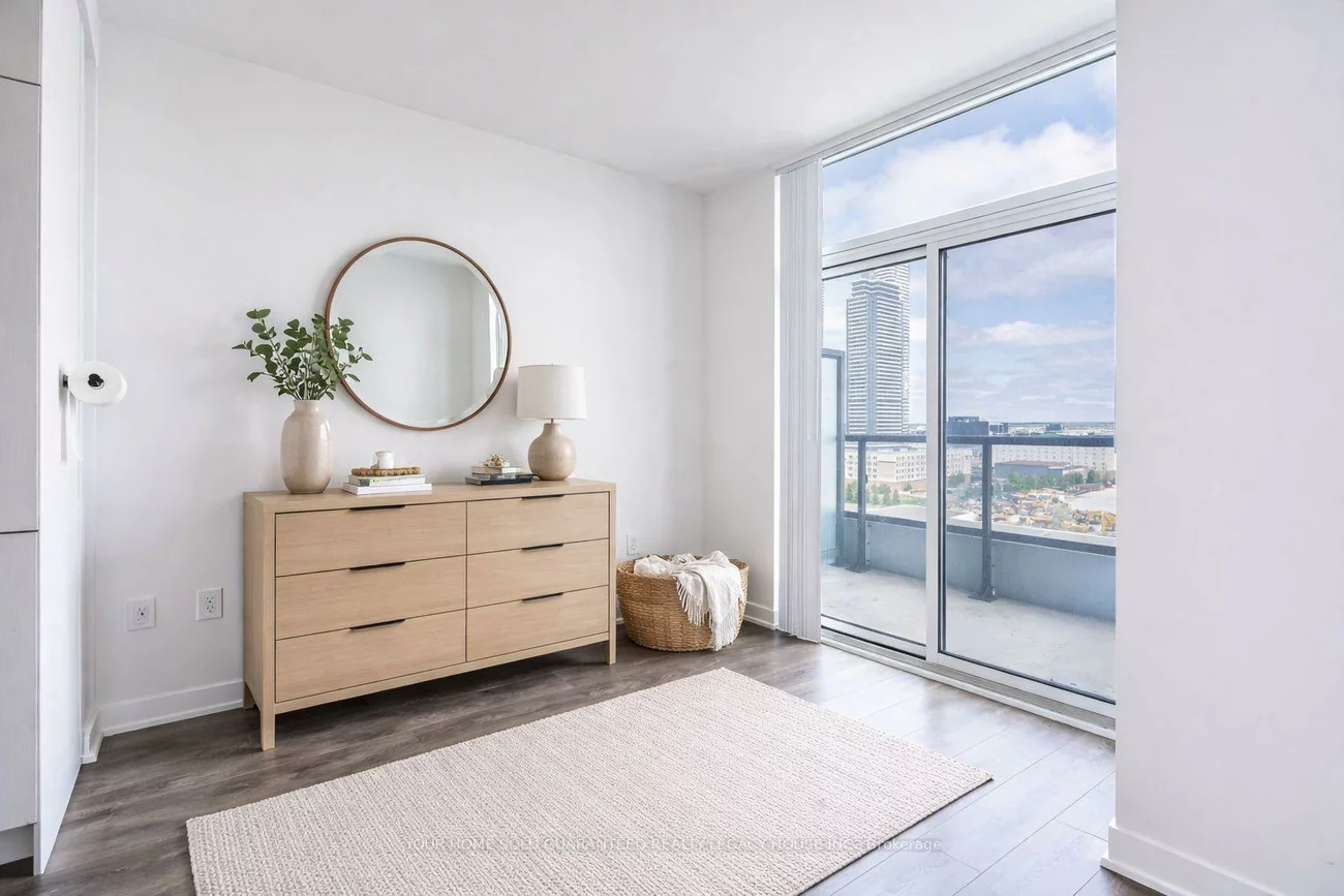 38, Honeycrisp, Vaughan Corporate Centre, Vaughan