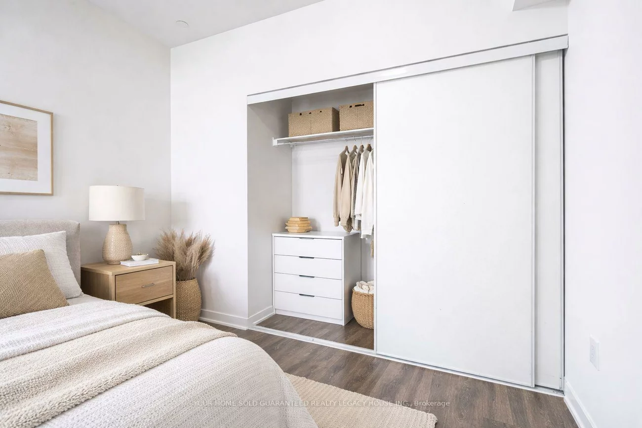 38, Honeycrisp, Vaughan Corporate Centre, Vaughan