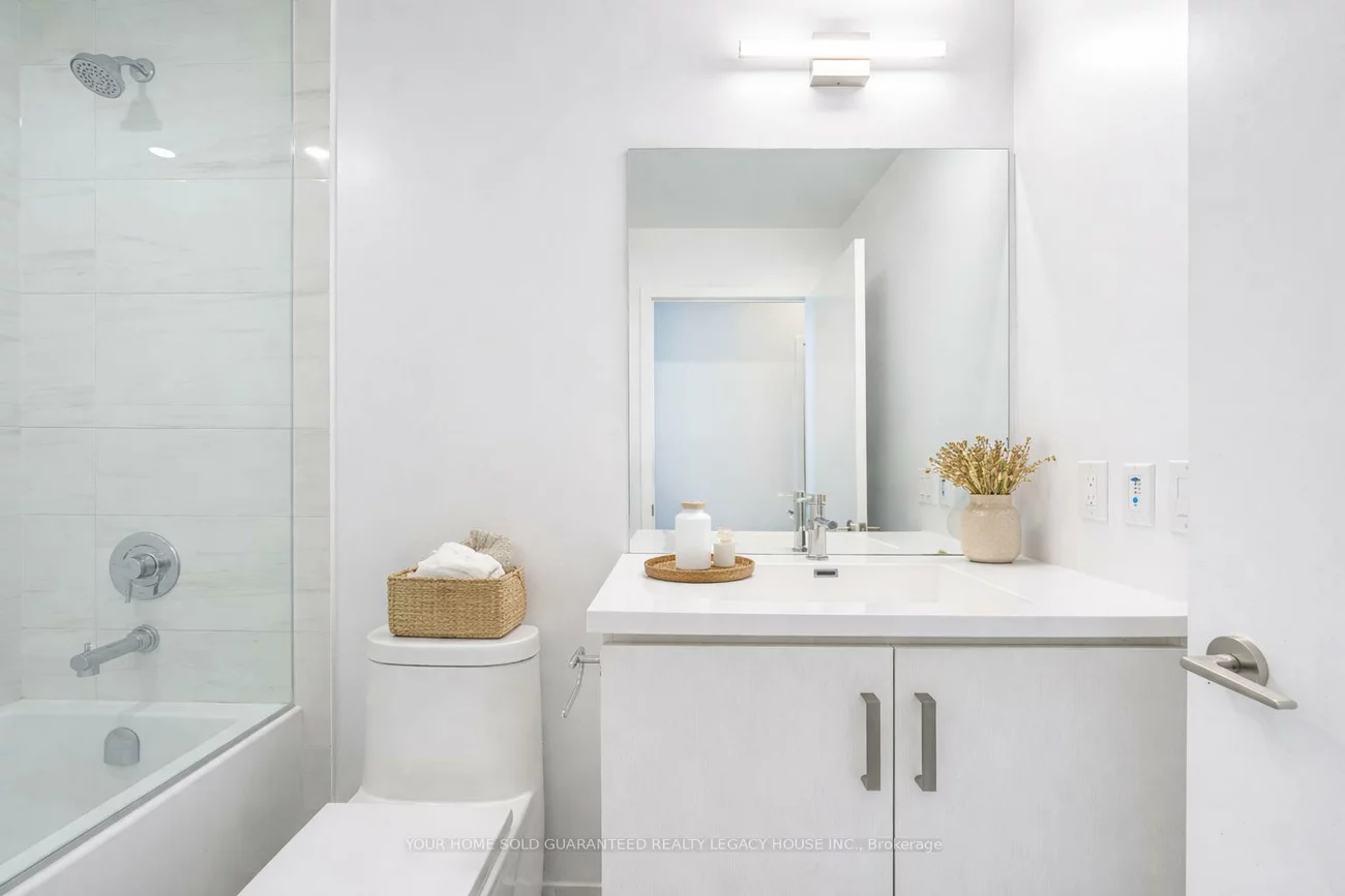 38, Honeycrisp, Vaughan Corporate Centre, Vaughan