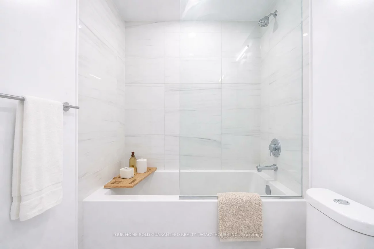 38, Honeycrisp, Vaughan Corporate Centre, Vaughan