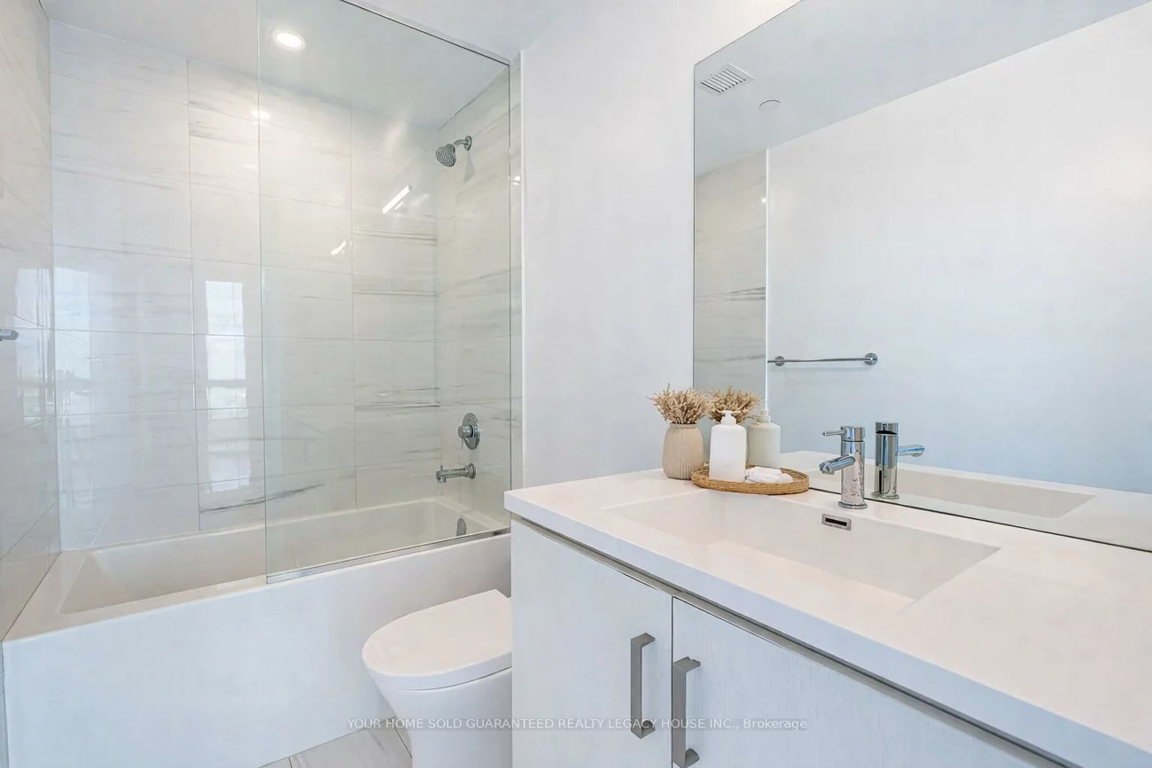 38, Honeycrisp, Vaughan Corporate Centre, Vaughan