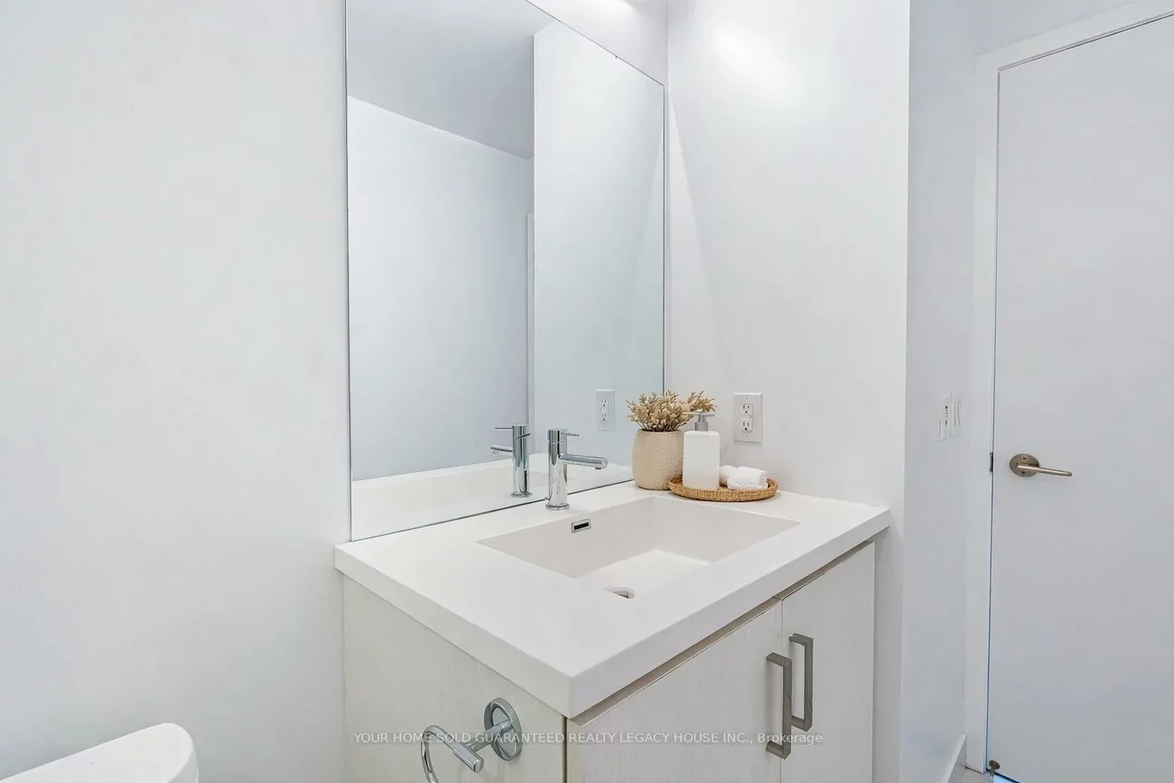 38, Honeycrisp, Vaughan Corporate Centre, Vaughan