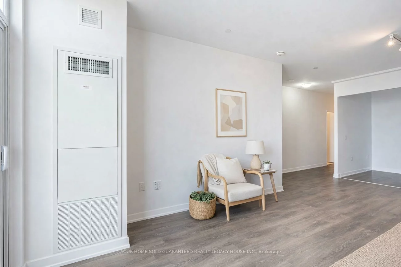 38, Honeycrisp, Vaughan Corporate Centre, Vaughan