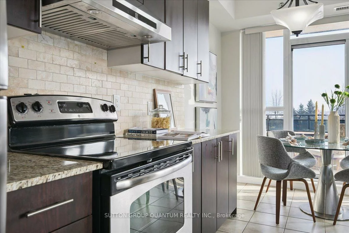 520, Steeles, Crestwood-Springfarm-Yorkhill, Vaughan