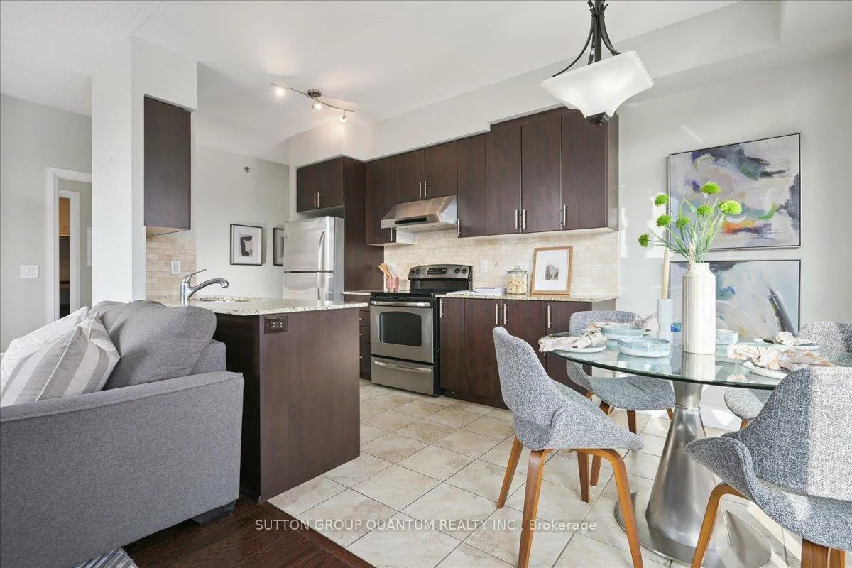 520, Steeles, Crestwood-Springfarm-Yorkhill, Vaughan