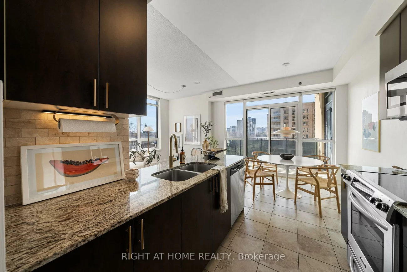 520, Steeles, Crestwood-Springfarm-Yorkhill, Vaughan