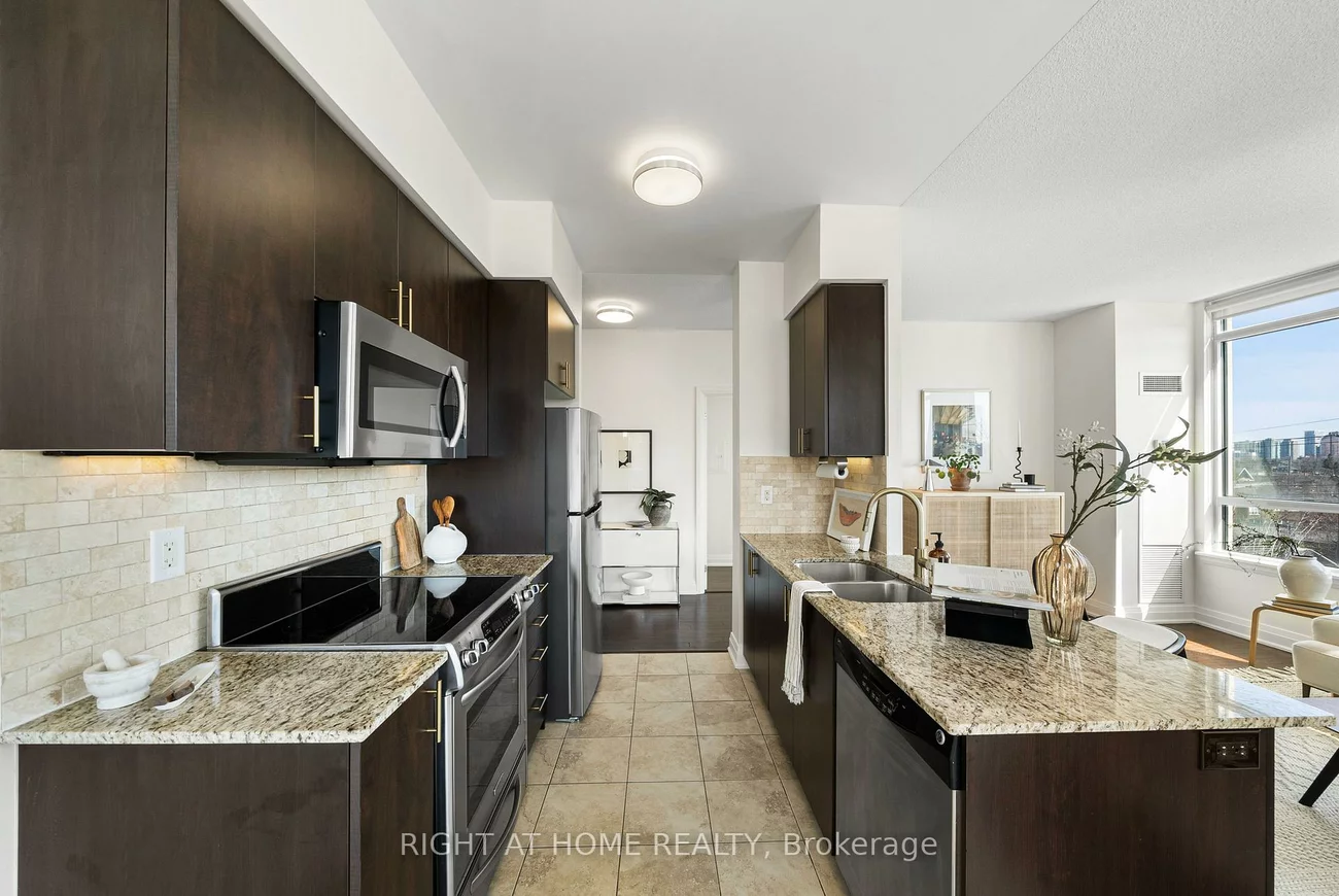 520, Steeles, Crestwood-Springfarm-Yorkhill, Vaughan