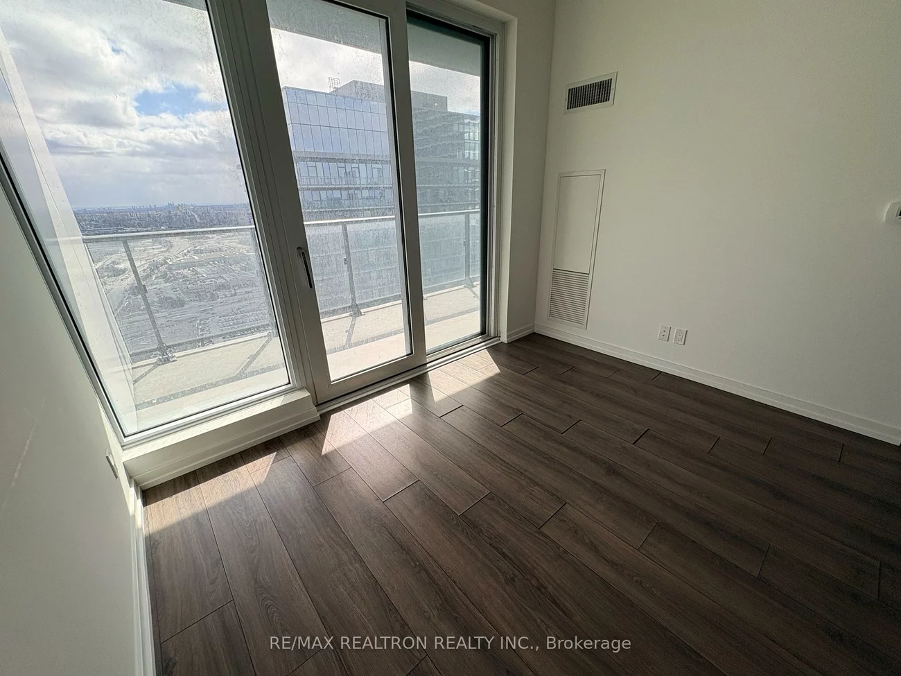 1000, Portage, Vaughan Corporate Centre, Vaughan
