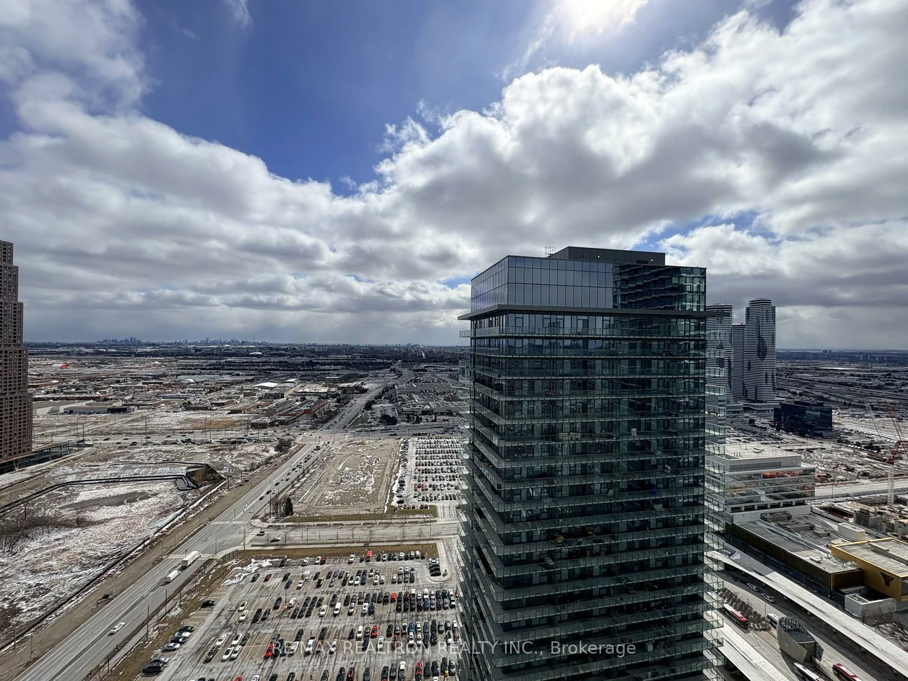 1000, Portage, Vaughan Corporate Centre, Vaughan