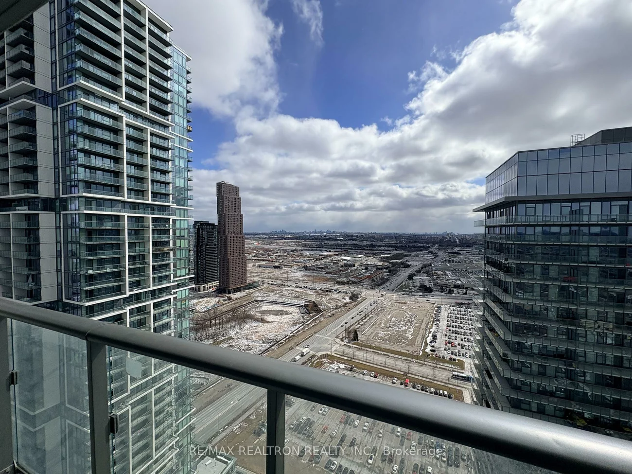 1000, Portage, Vaughan Corporate Centre, Vaughan