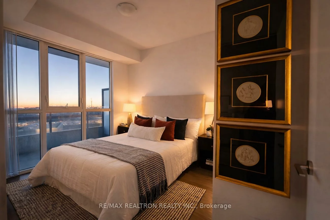 60, Honeycrisp, Vaughan Corporate Centre, Vaughan