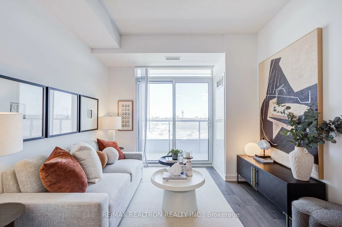 60, Honeycrisp, Vaughan Corporate Centre, Vaughan