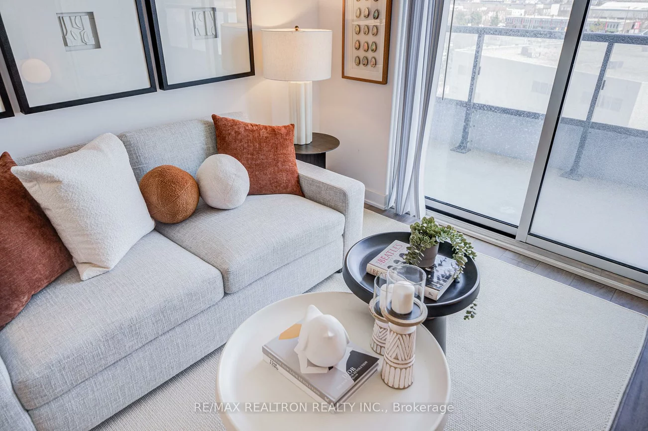 60, Honeycrisp, Vaughan Corporate Centre, Vaughan