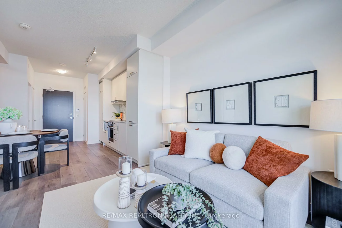 60, Honeycrisp, Vaughan Corporate Centre, Vaughan