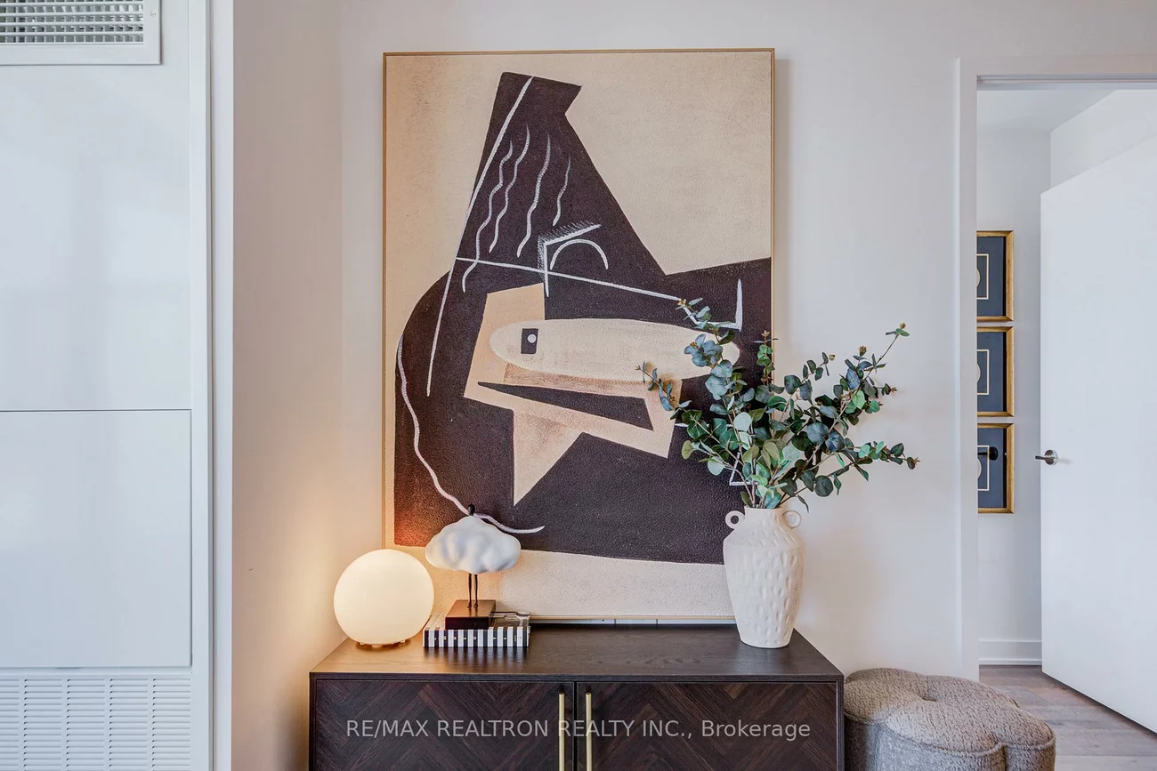 60, Honeycrisp, Vaughan Corporate Centre, Vaughan