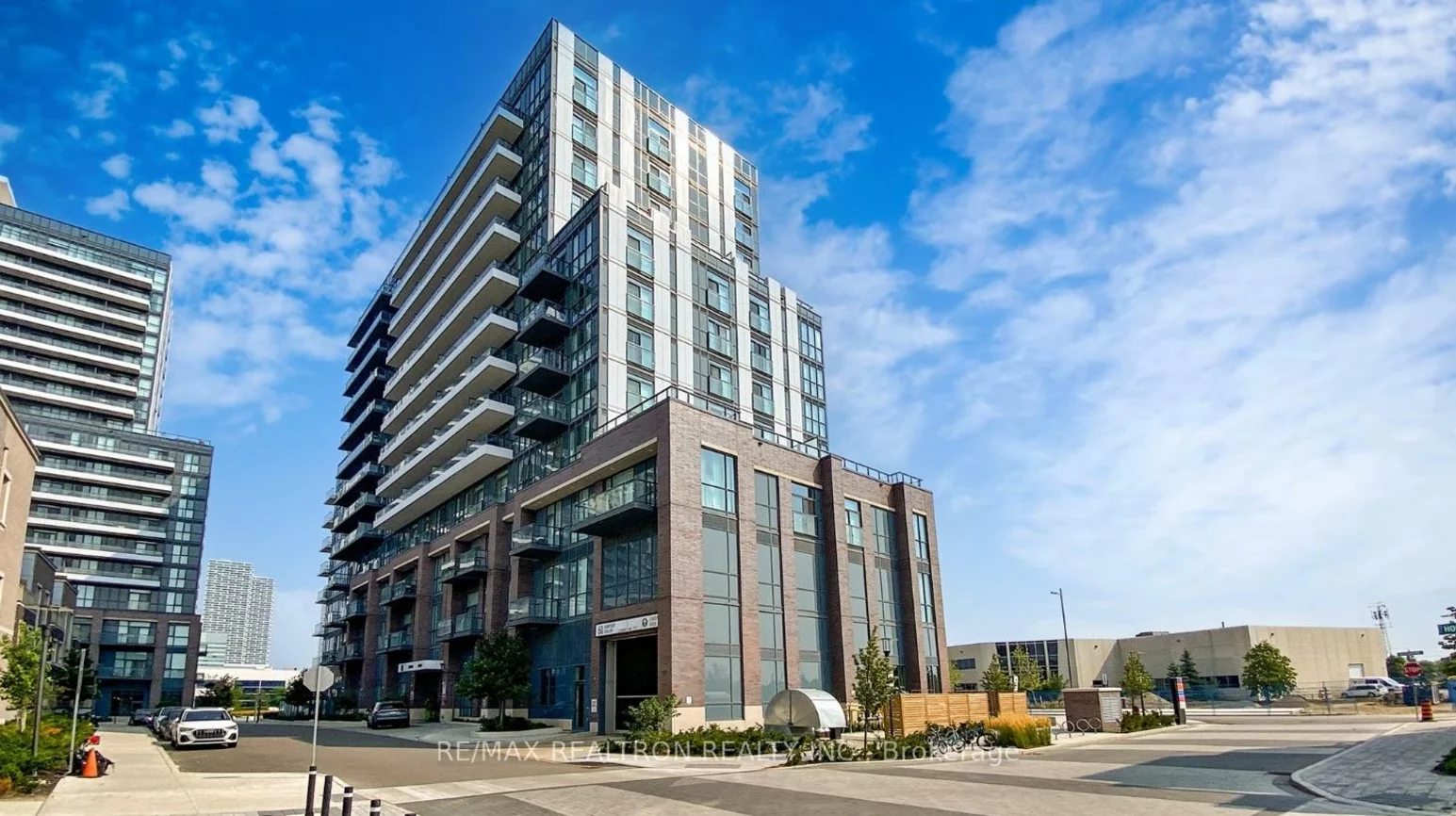 60, Honeycrisp, Vaughan Corporate Centre, Vaughan