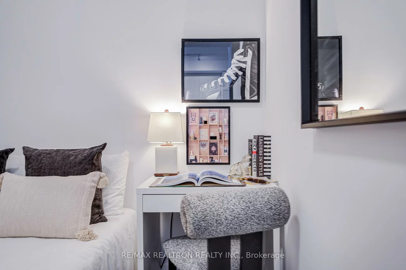 60, Honeycrisp, Vaughan Corporate Centre, Vaughan