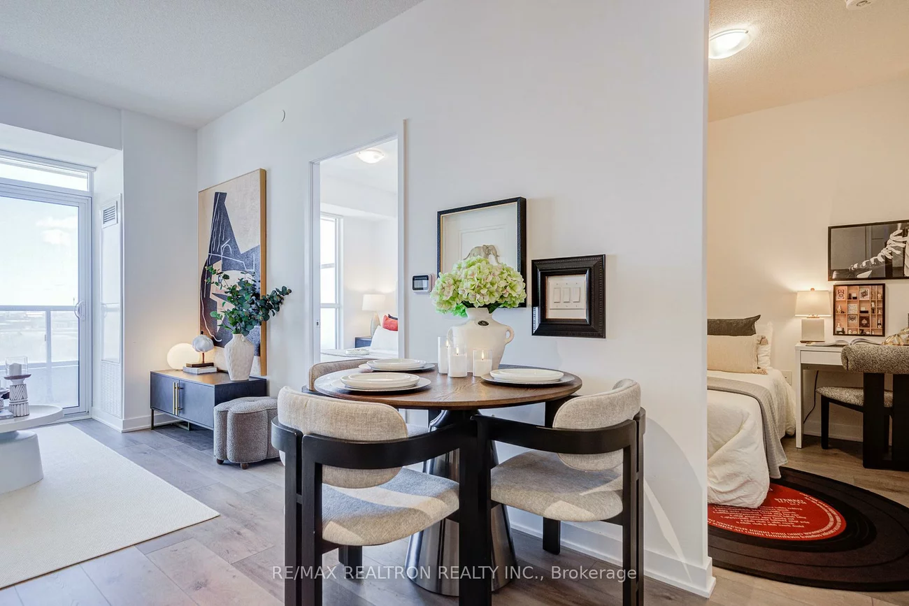 60, Honeycrisp, Vaughan Corporate Centre, Vaughan