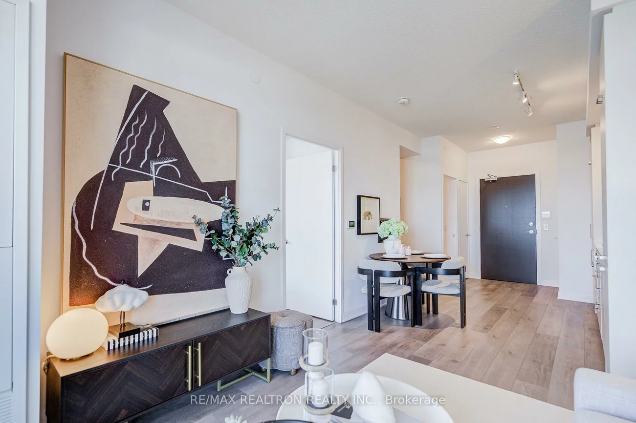 60, Honeycrisp, Vaughan Corporate Centre, Vaughan