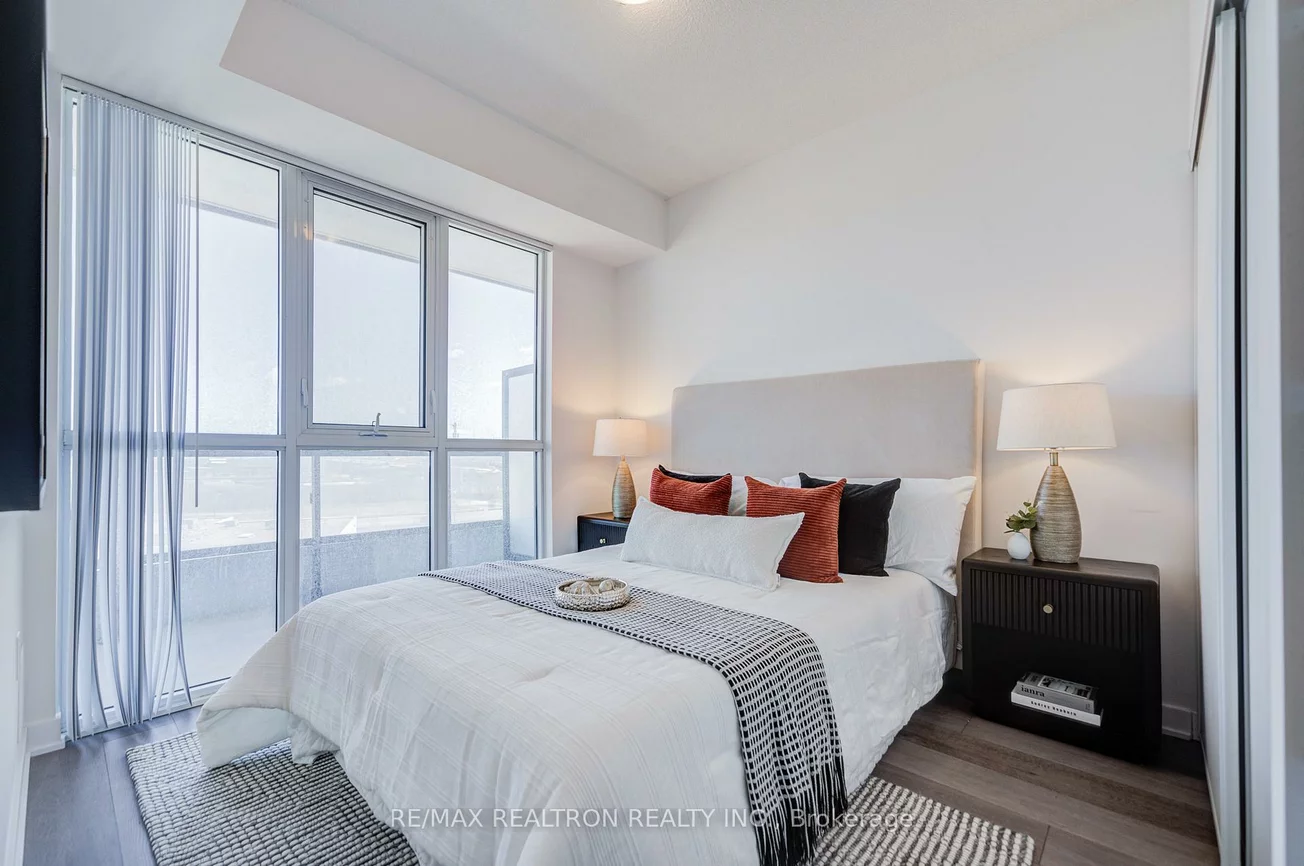 60, Honeycrisp, Vaughan Corporate Centre, Vaughan