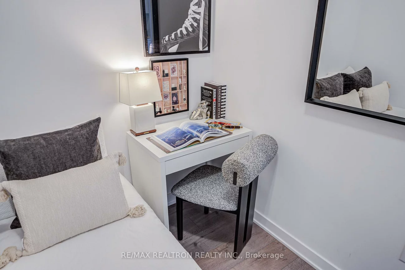 60, Honeycrisp, Vaughan Corporate Centre, Vaughan