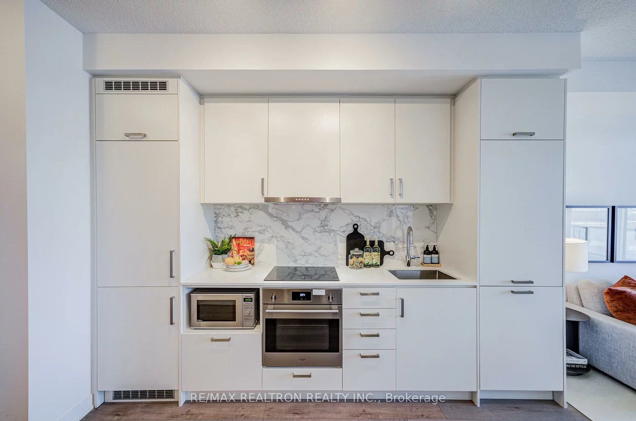 60, Honeycrisp, Vaughan Corporate Centre, Vaughan