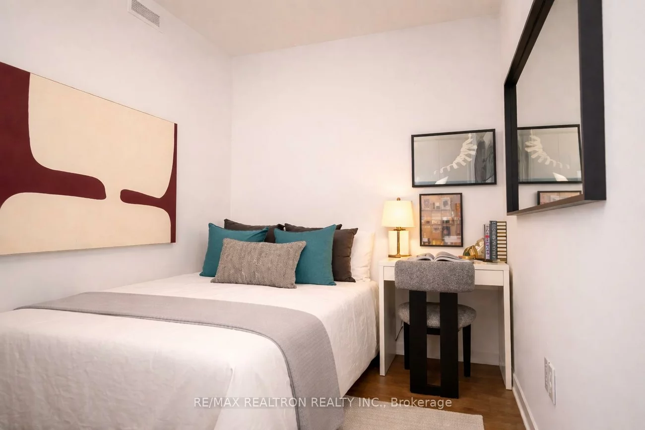 60, Honeycrisp, Vaughan Corporate Centre, Vaughan