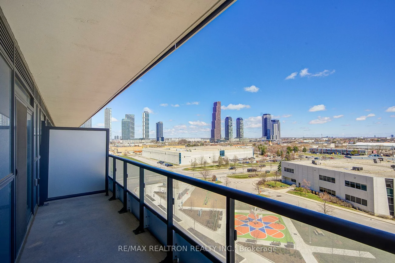 60, Honeycrisp, Vaughan Corporate Centre, Vaughan