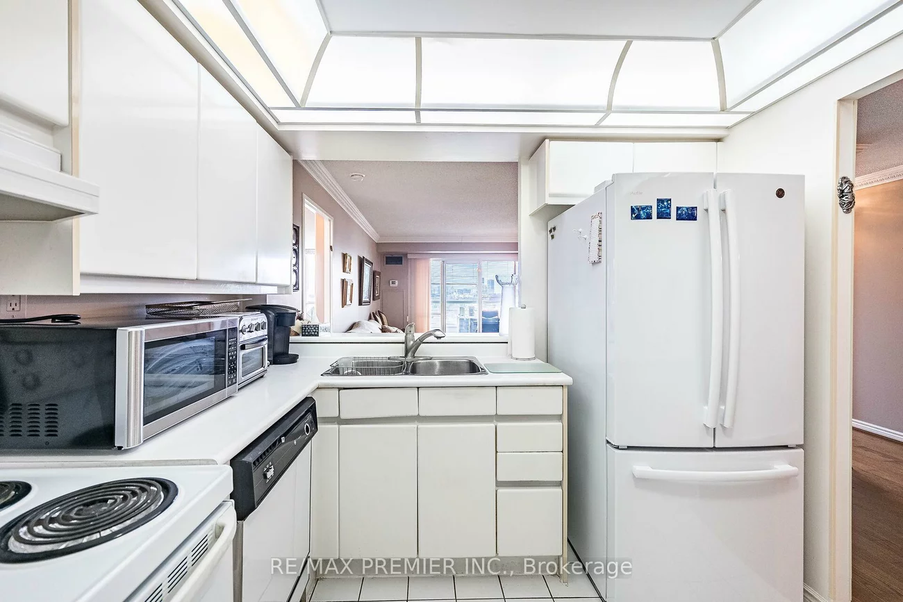 7300, Yonge, Crestwood-Springfarm-Yorkhill, Vaughan