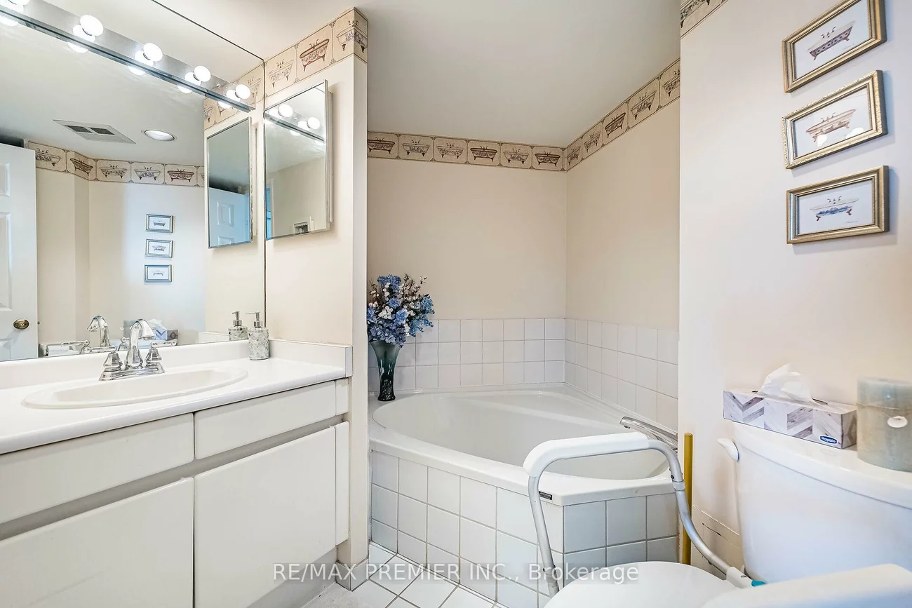 7300, Yonge, Crestwood-Springfarm-Yorkhill, Vaughan