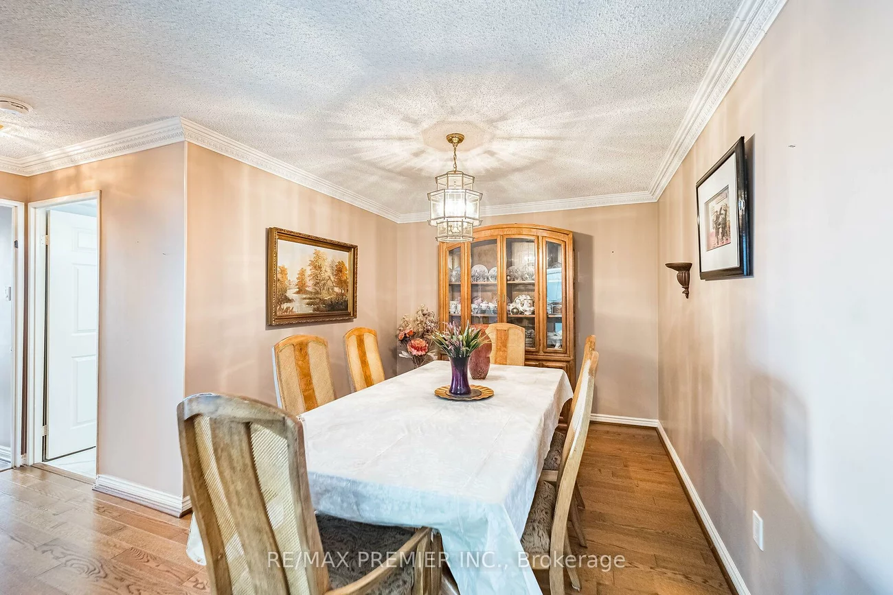 7300, Yonge, Crestwood-Springfarm-Yorkhill, Vaughan