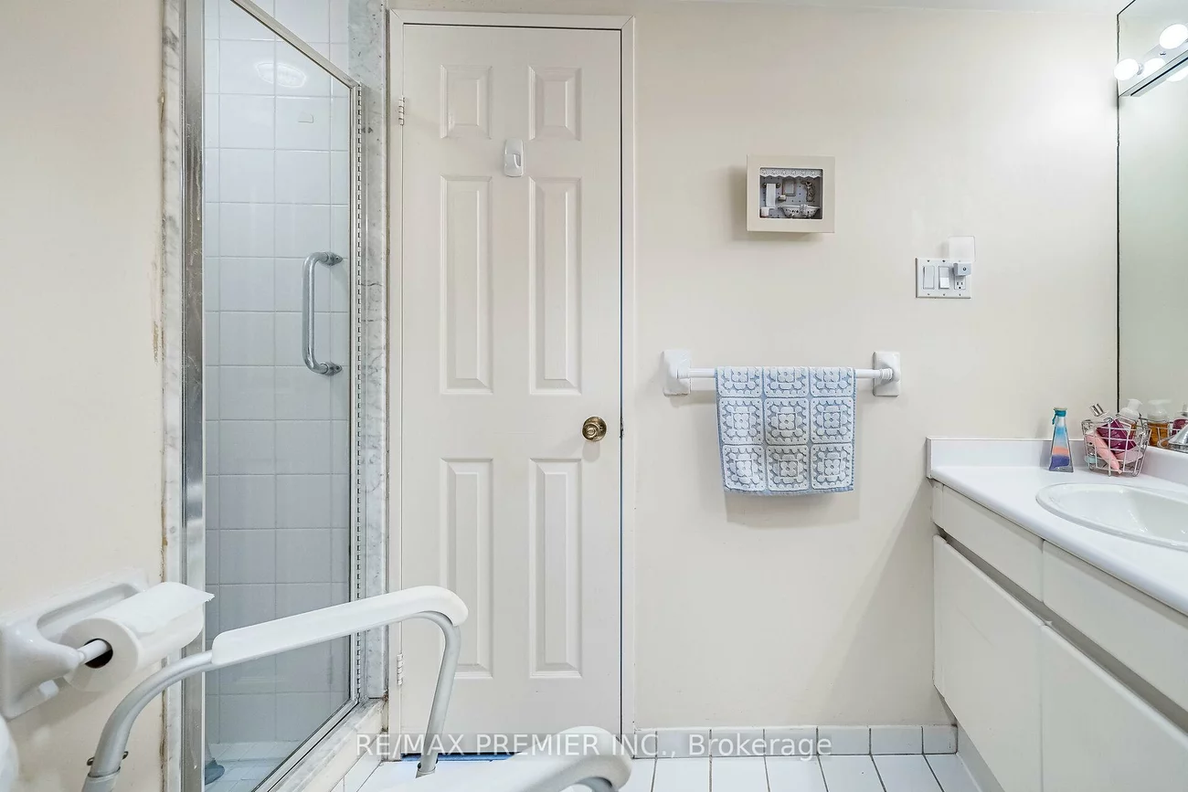 7300, Yonge, Crestwood-Springfarm-Yorkhill, Vaughan