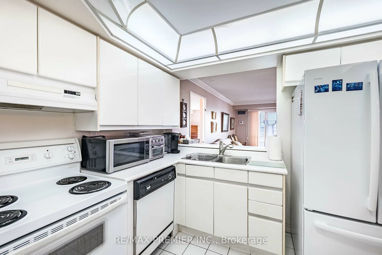 7300, Yonge, Crestwood-Springfarm-Yorkhill, Vaughan