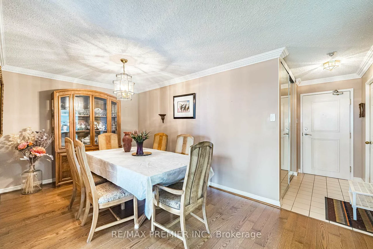 7300, Yonge, Crestwood-Springfarm-Yorkhill, Vaughan