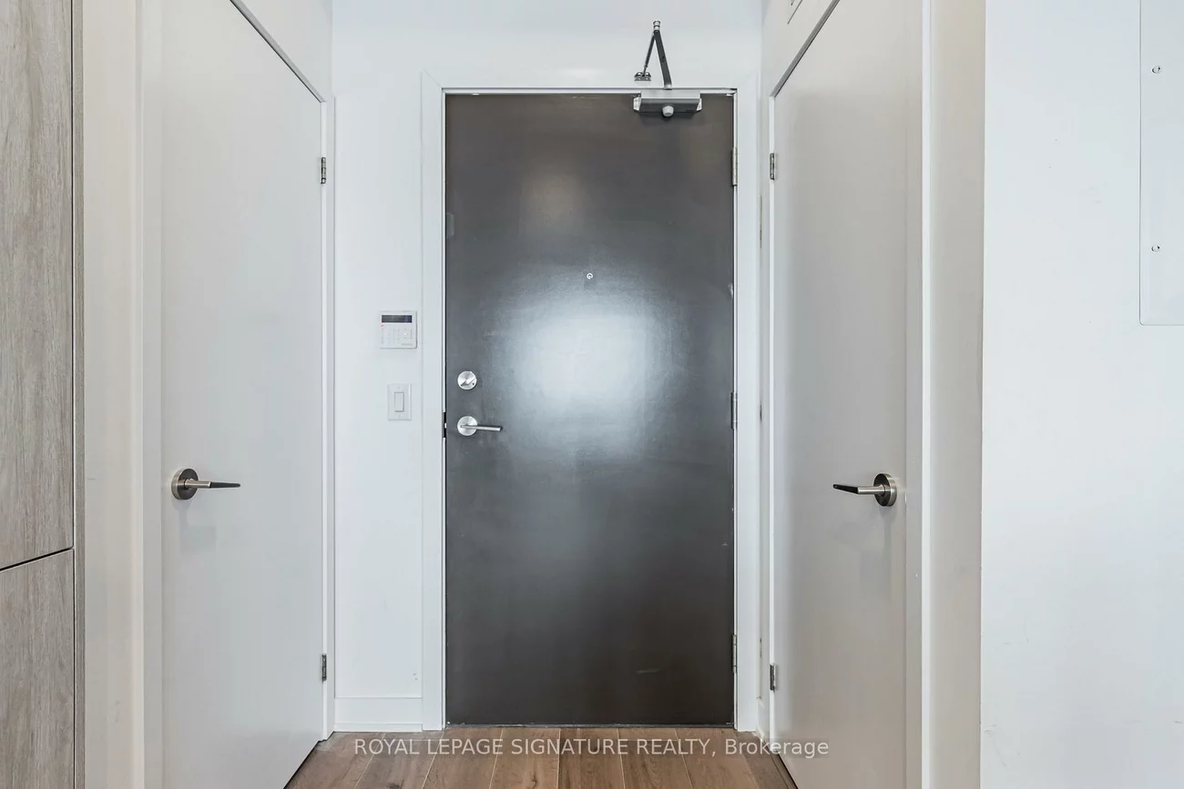 60, Honeycrisp, Vaughan Corporate Centre, Vaughan