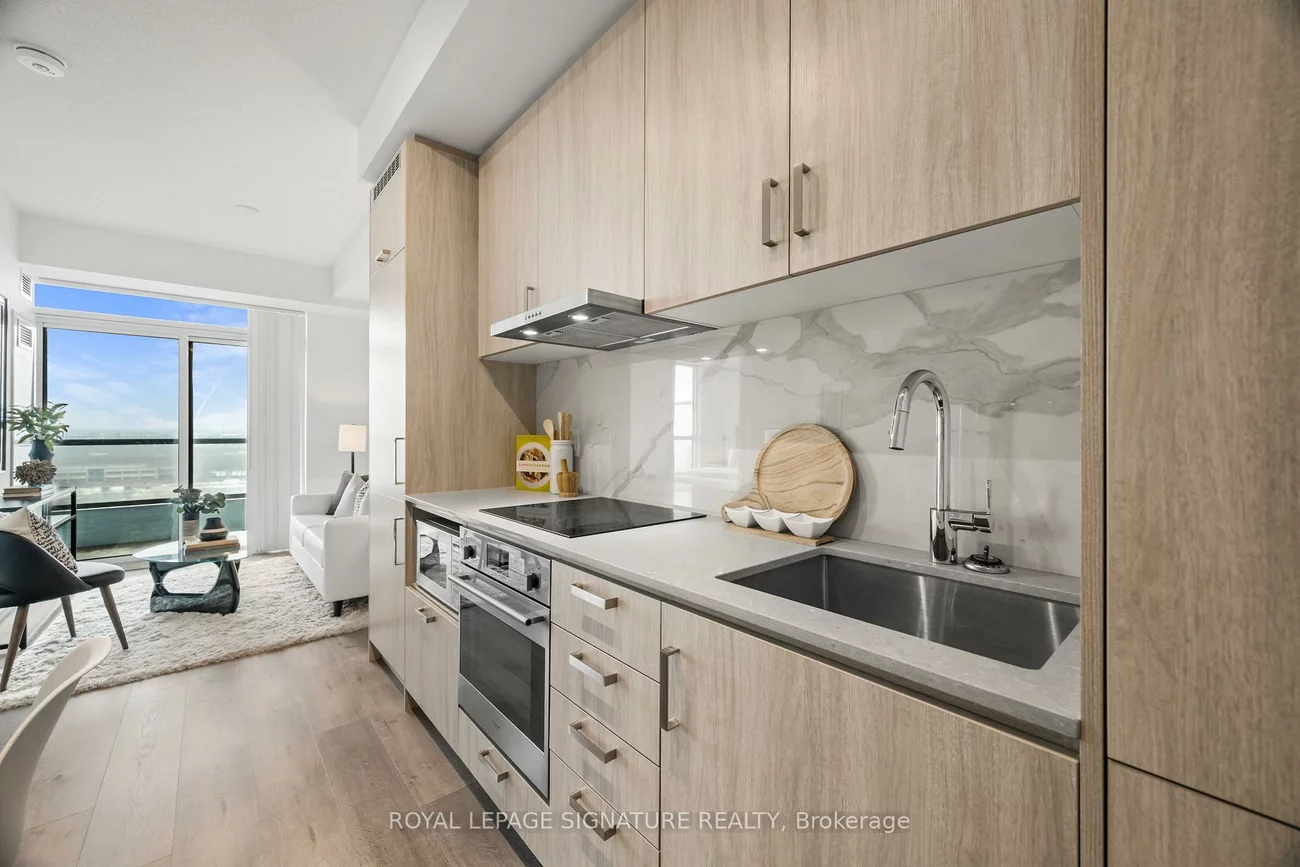 60, Honeycrisp, Vaughan Corporate Centre, Vaughan