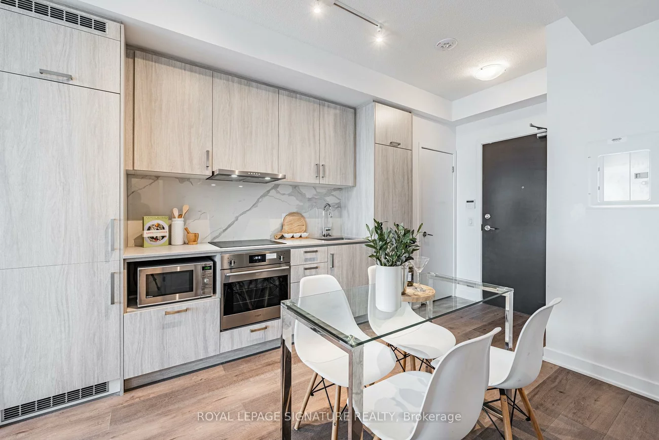 60, Honeycrisp, Vaughan Corporate Centre, Vaughan