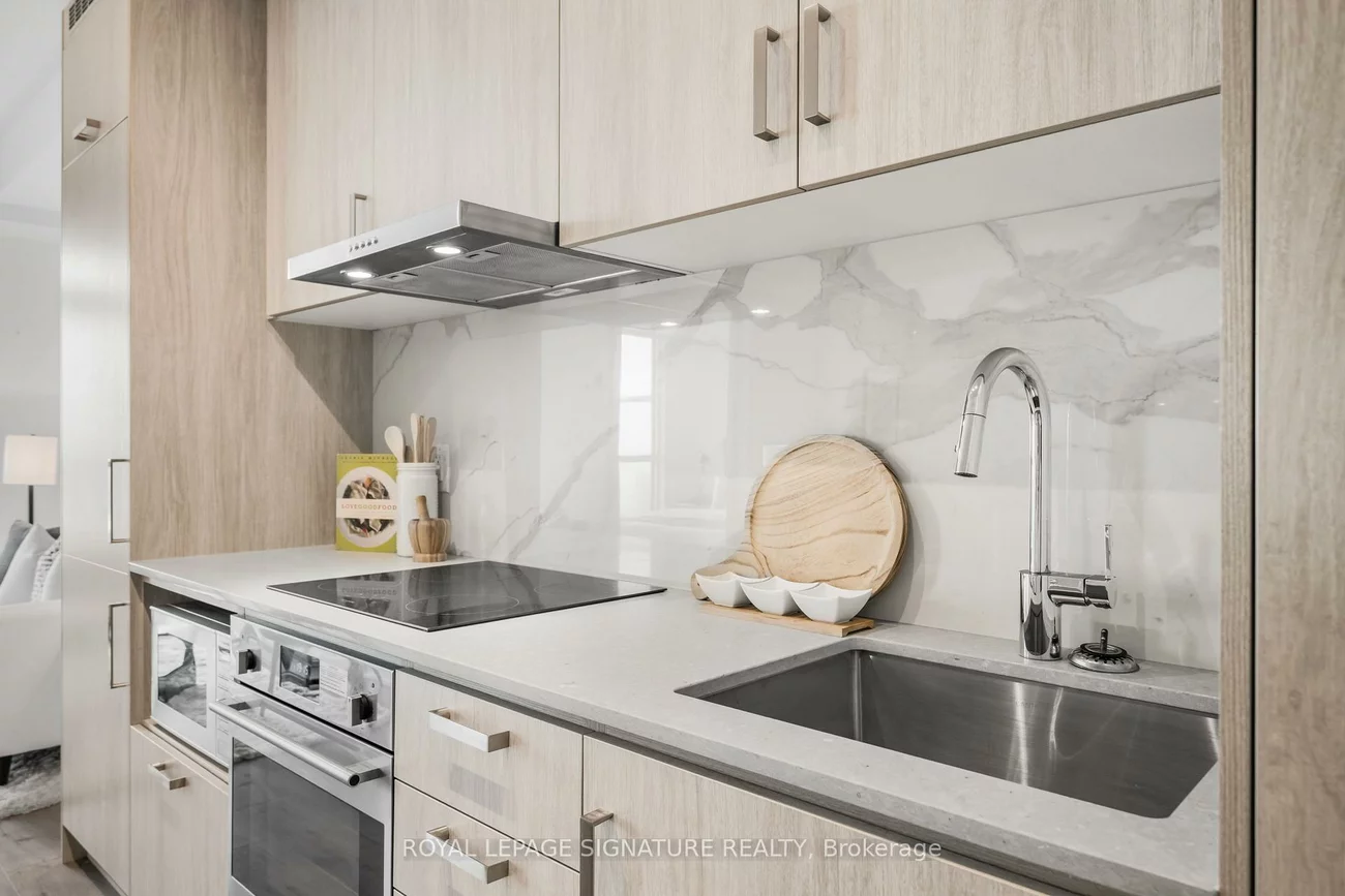 60, Honeycrisp, Vaughan Corporate Centre, Vaughan