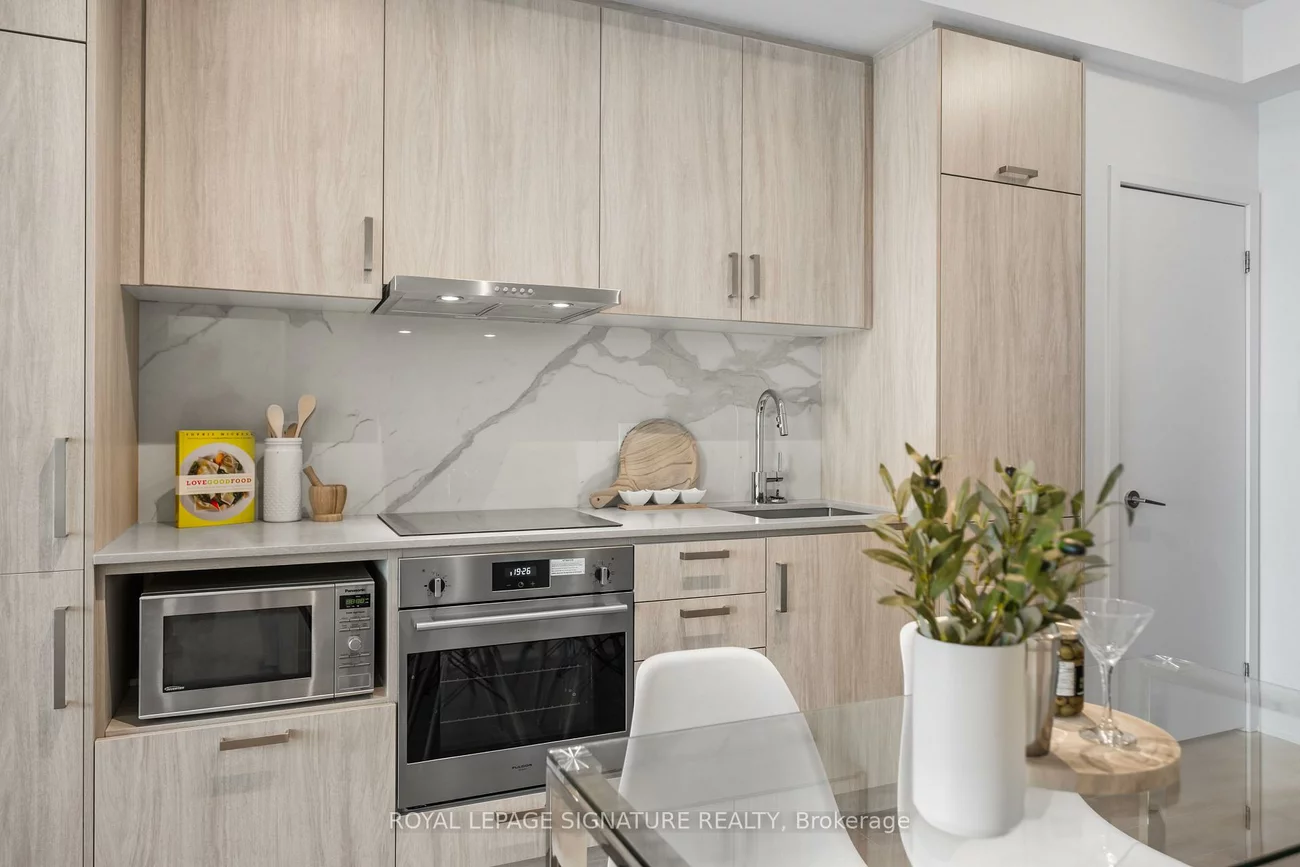 60, Honeycrisp, Vaughan Corporate Centre, Vaughan