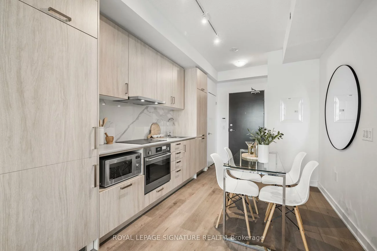 60, Honeycrisp, Vaughan Corporate Centre, Vaughan